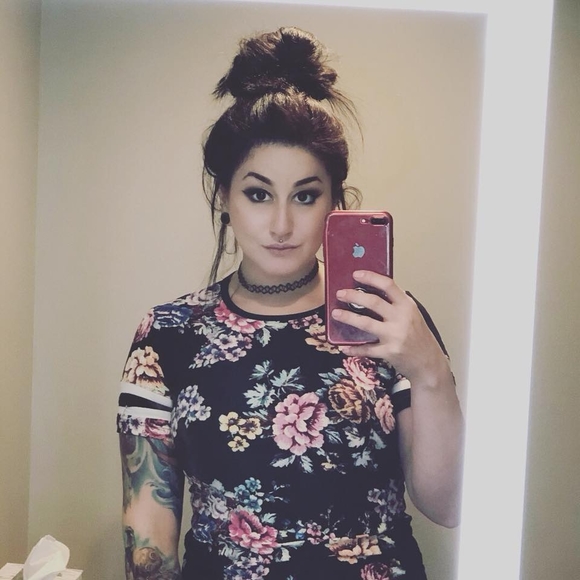 Meet your Posher, Deanna - Picture 1 of 1